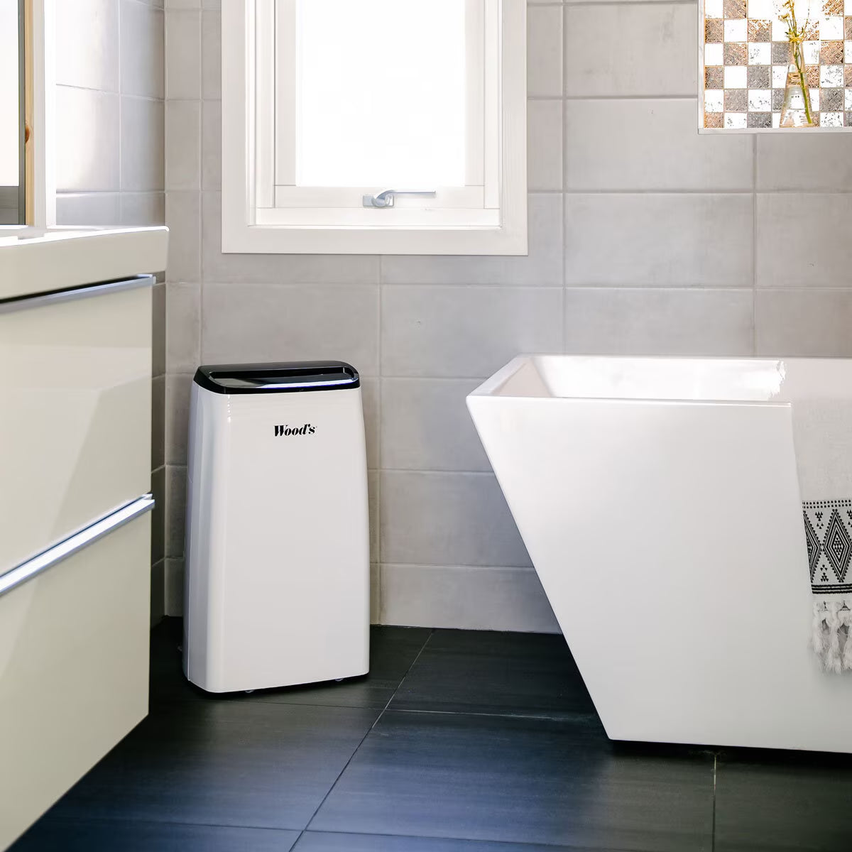 25L Dehumidifier in White, MDK26